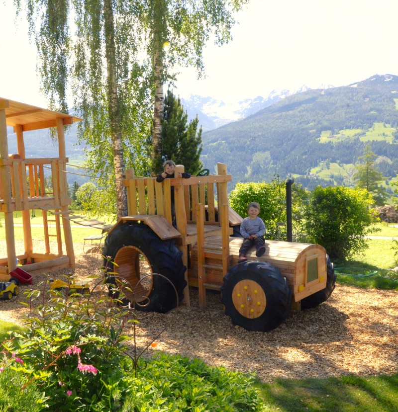 Spiel und Abenteuer auf dem Outdoor-Spielplatz am Feichtlhof