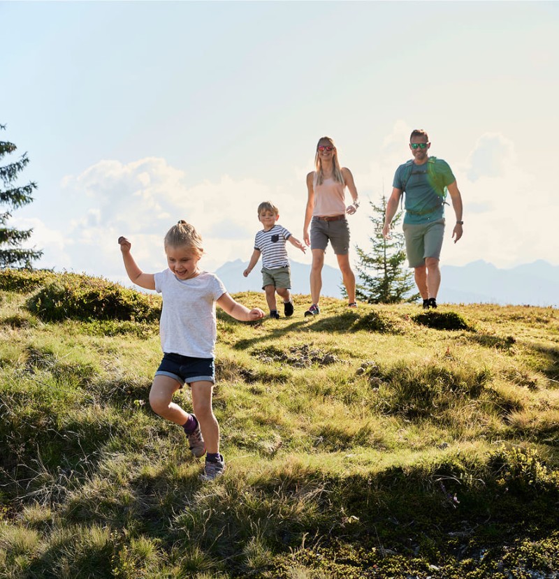 Familienwanderung durch die Bergwelt &copy; SalzburgerLand Tourismus / Andreas Hechenberger